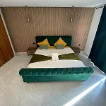 Modern Stay In Ultimate City Center With Parking And Balcony