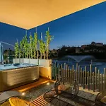 Luxury Apartment With Hot Tub And Spectacular Views