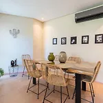 Trois Chambres Et Jardin Prive A Prestigia