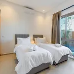 Villa Dar Yas, A 20Min Du Centre Avec Piscine Chauffee, Cuisiniere, Chauffeur, Air Hockey, Ping-Pong & Jeux De Societe