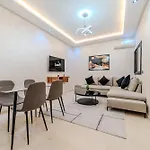 New Cozy Apprt 2 Min A M-Avenue , Piscine , Parking , Balcony And Fiber Wifi , Gueliz Centre