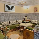 Cozy Apartment Near Airport