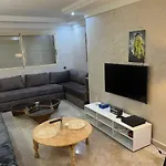 Charming House With Pool In City