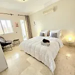 Luxe Studio 2Min Carre Eden
