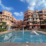 Elegance Apartment With 5 Swimming Pool For Family