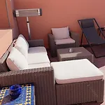 Charming City Center Apart