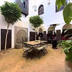 Riad Privatif Avec Piscine Chauffee Au Coeur De La Medina Et Petits-Dejeuners Inclus