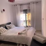 Magnifique Appartement Spacieux Confort Propre Familial 2 Chambres Salon Et Salle A Manger A 20Mn A Pied De Place Jemaa El Fina 4 Piscines Dans Espace De Golf A 12 Mn En Voitures L Entree Est Gratuit Pour La Clientele Ouvert Entre 10H Et 20H