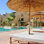 Luxury Apartment With Pool