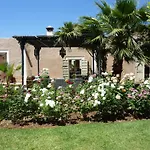 Exceptionnelle Villa Riad Avec Cuisiniere-Piscine Chauffee-Navette Airport Gratuite-Fibre Internet