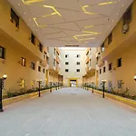 Luxury City Center Apartment With Pool