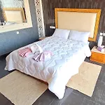 Cozy, Sunny Apartment Near The Airport