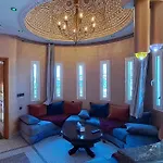 Cozy, Sunny Apartment Near The Airport