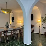 Riad Privatise Jusqu A 10 Personnes Avec 5 Suites Riad Avec Bassin Pres De La Celebre Place Jemaa El Fna