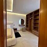 Luxury Villa - Swimming Pool - 10 To 12 Px