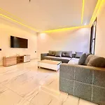 Quiet And Central Apartment