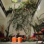 Riad White Flowers