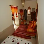Riad White Flowers