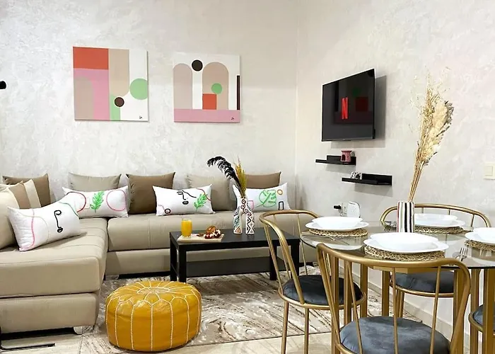 Charming Downtown Apartment For 8: Cozy Elegance In The Heart Of The City