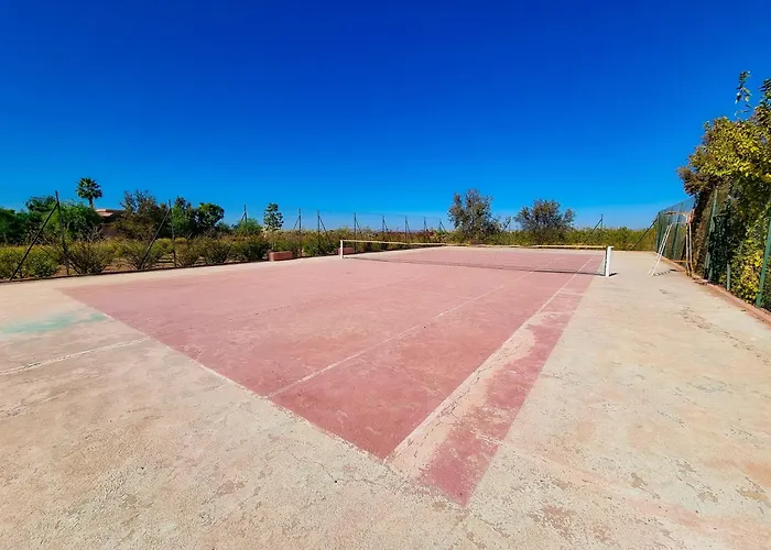 Villa Avec Gouvernante Et 2 Piscines Dont Une Chauffee Dans Domaine Securise