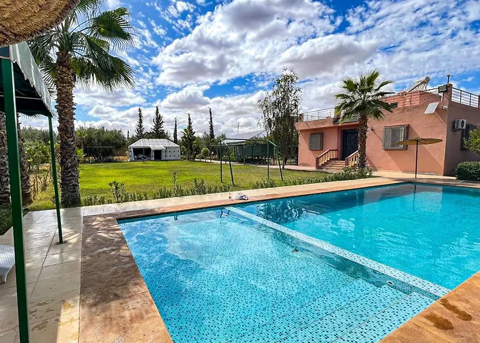 Ferme de vacances avec une grande villa à Marrakech