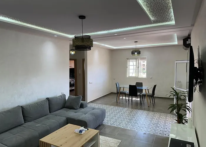 Gorgeous Newly Renovated Apt- Near Restaurant And Shopping Center