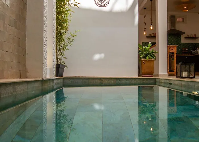 Riad Larbi Khalis