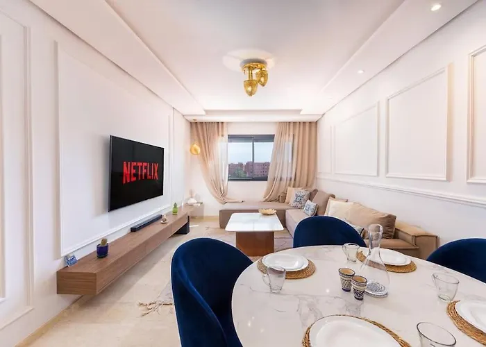 Luxury And Healthy Designed Apartment With Pool