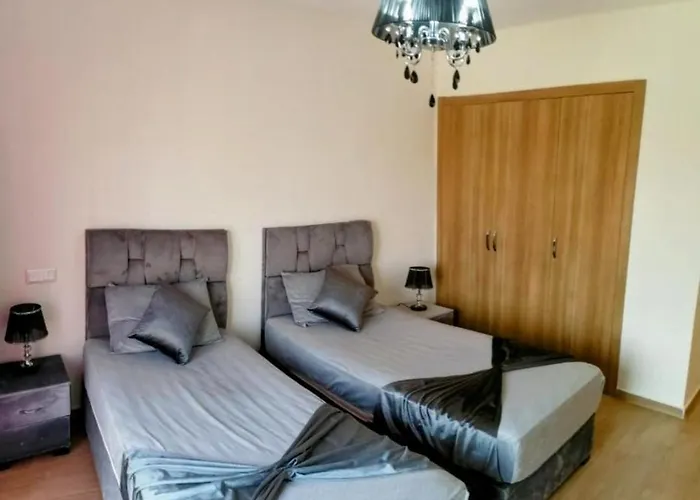 Un Elegant Appartement A Louer A Marrakech Avec Deux Piscines Et Une Situation En Centre Ville
