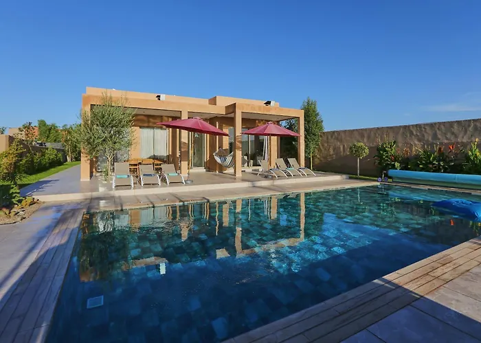 Villa Iris ,Moderne & Elegant Avec Piscine &Jardin