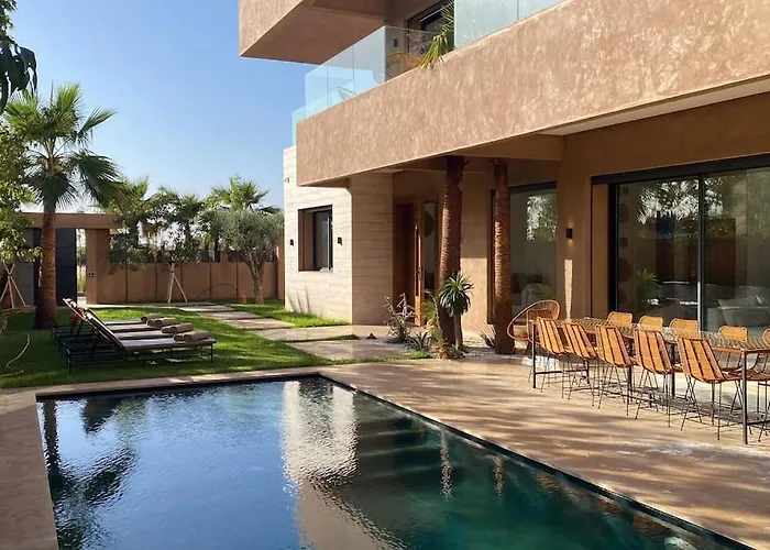 Sublime Villa Avec Ascenseur Piscine Chauffee