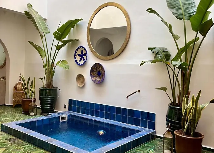 Riad Privatise Jusqu A 10 Personnes Avec 5 Suites Riad Avec Bassin Pres De La Celebre Place Jemaa El Fna