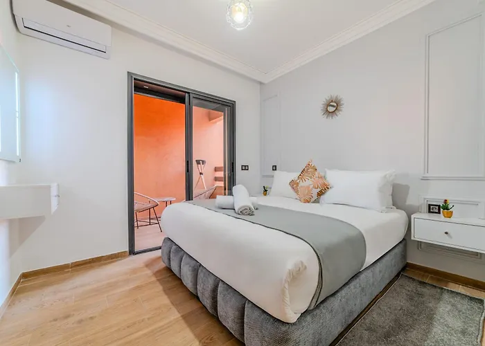 New Apartment 2 Min A M-Avenue , Swimming Pool , Fibre Optique Wifi , Free Parking
