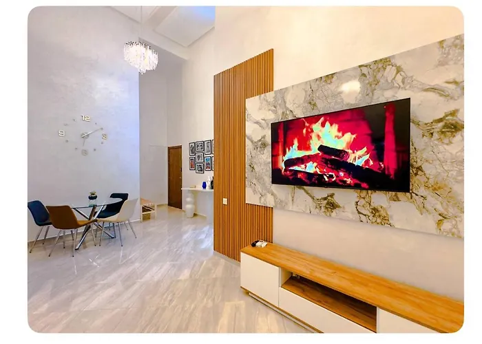 Specious,Private Apartment With Great Amenities