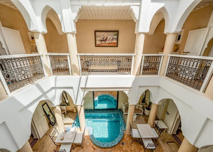 Riad Awinati Location Privatisee ,Piscine Chauffee , Beau Rooftop
