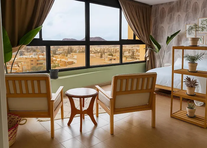 Sunlit Apartment With Panoramic Views