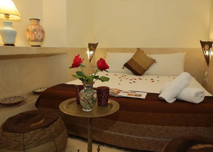 Riad White Flowers