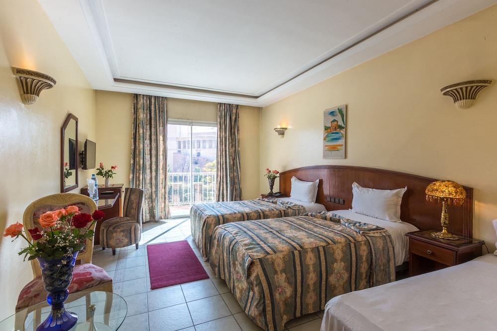 Corail Hotel 3*