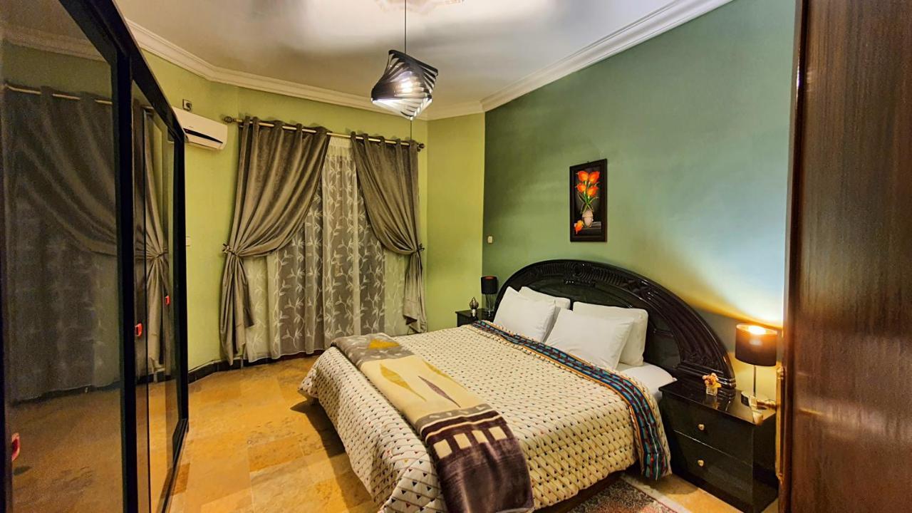 Oranger Family House Center, Private Large House, Terasse Garden View, Free Parking Appartement