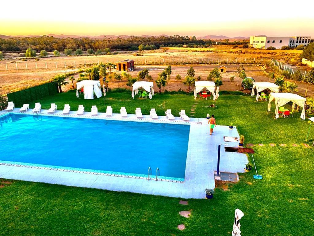 Appartement Entoure De Verdure, Grande Piscine