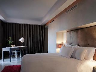 Crystal Bed & Breakfast