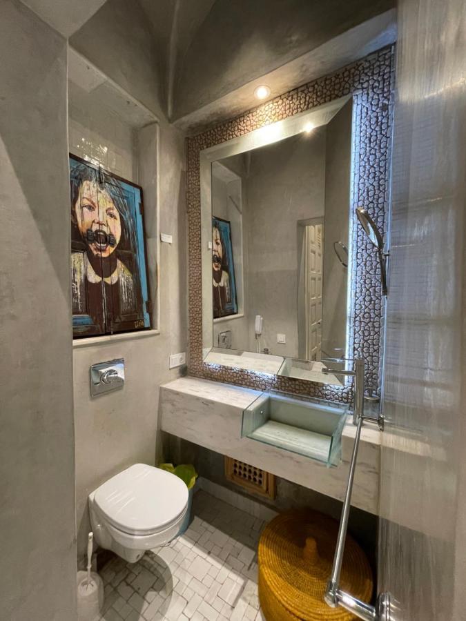 Riad Bck Art