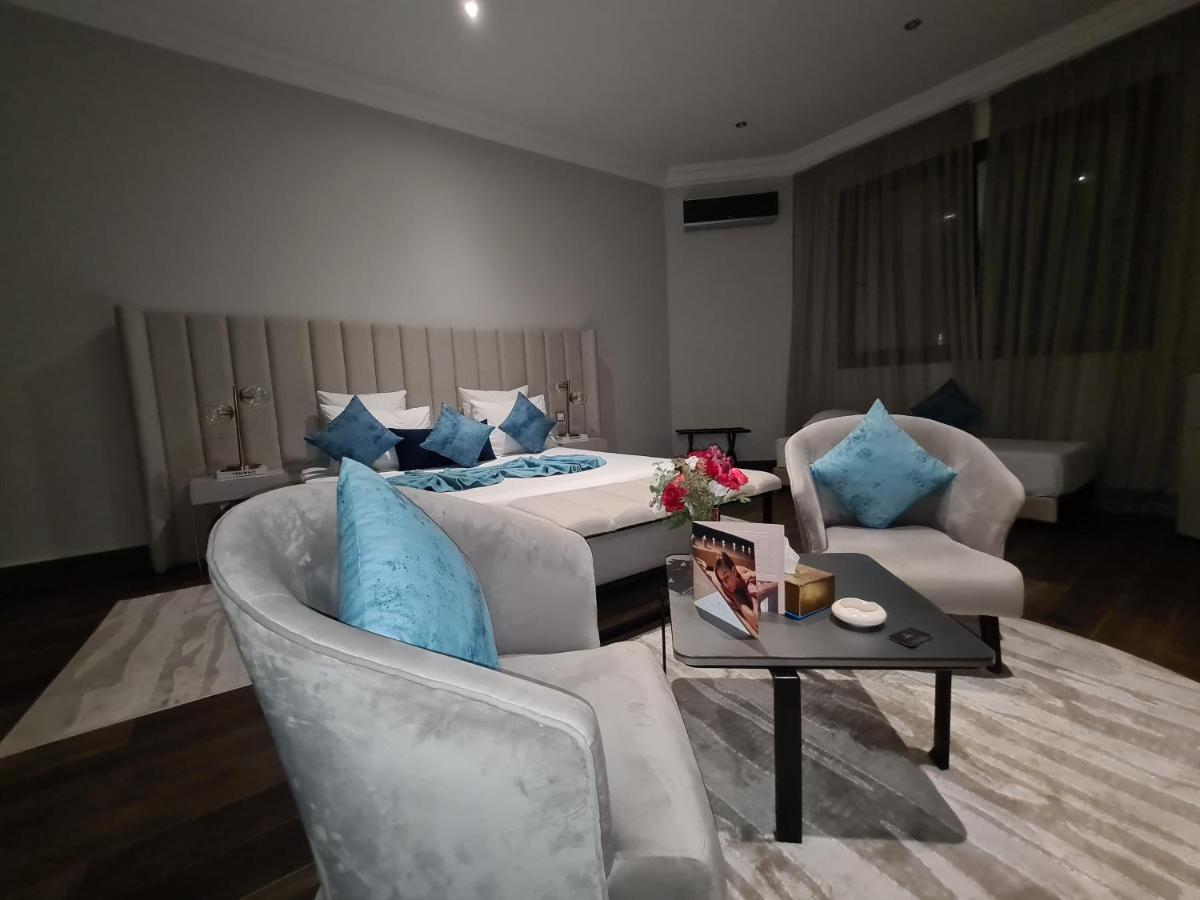 Confidential Suites&Lounge
