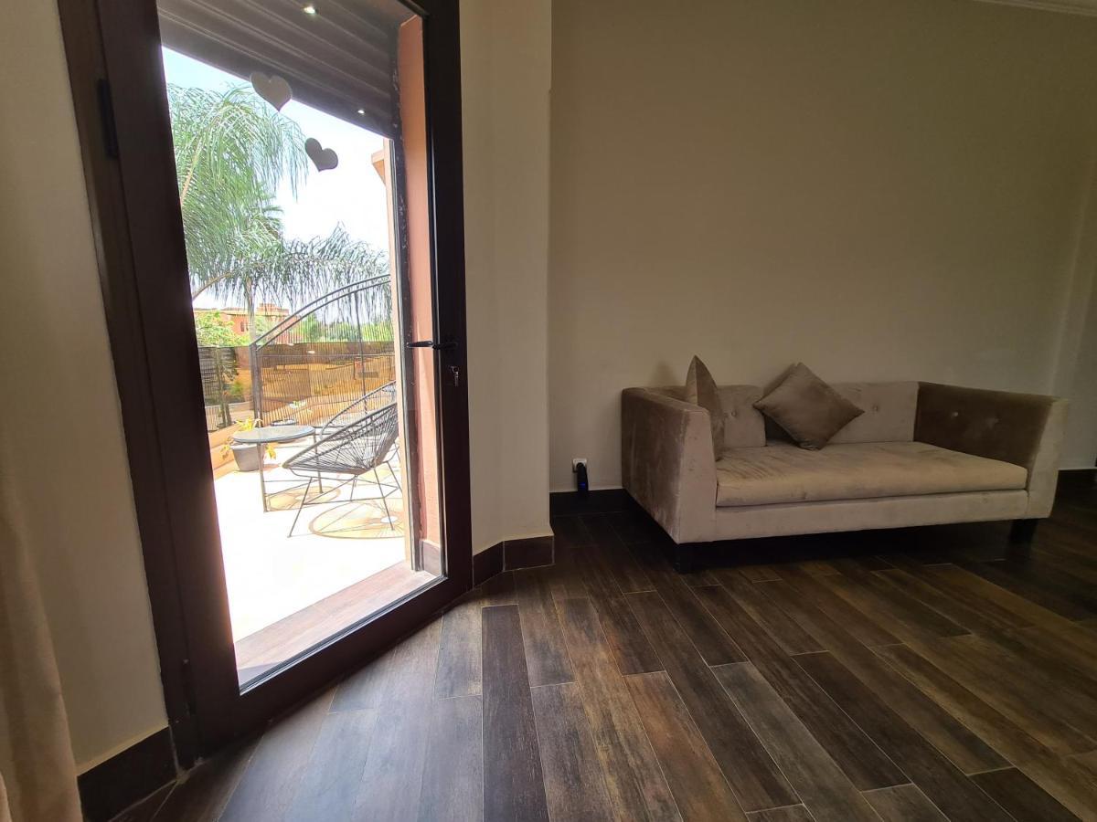 Confidential Suites&Lounge *