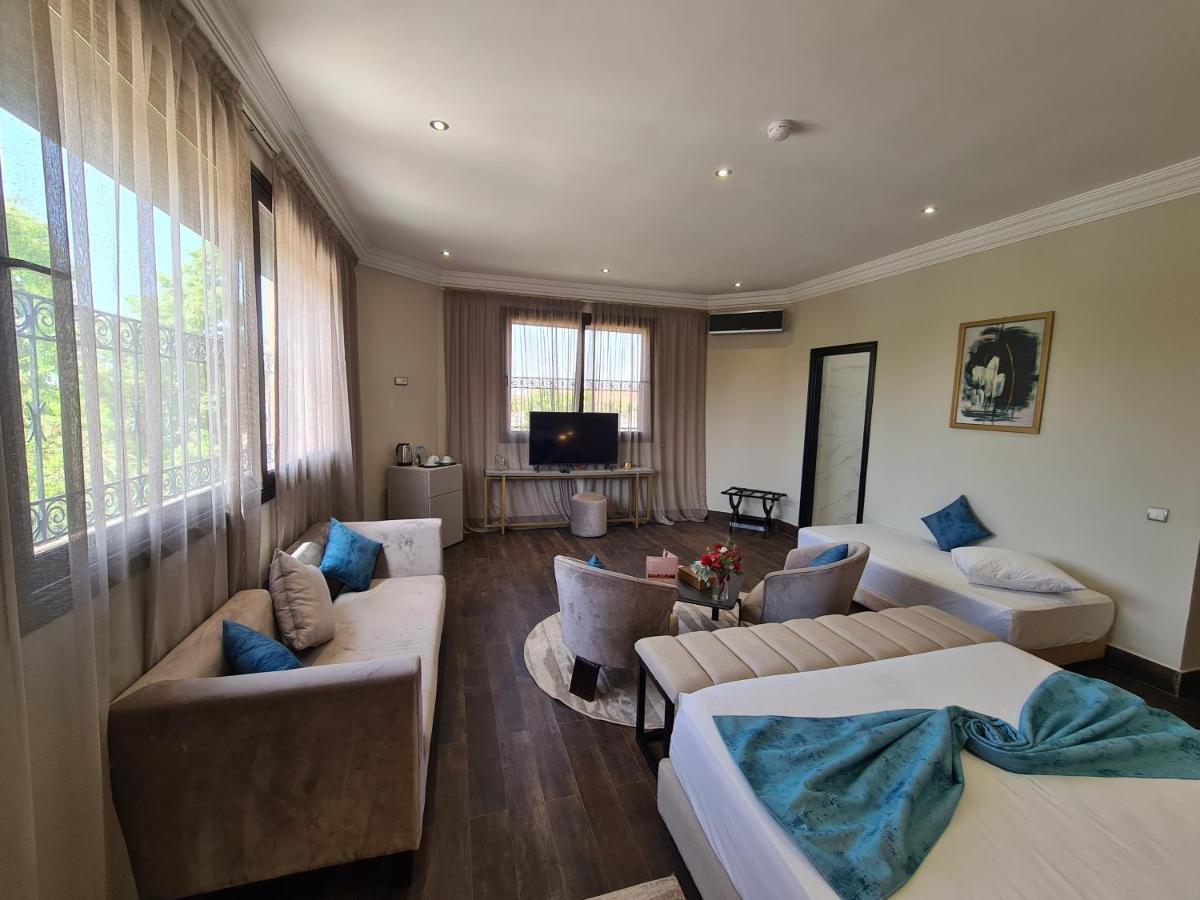 Confidential Suites&Lounge