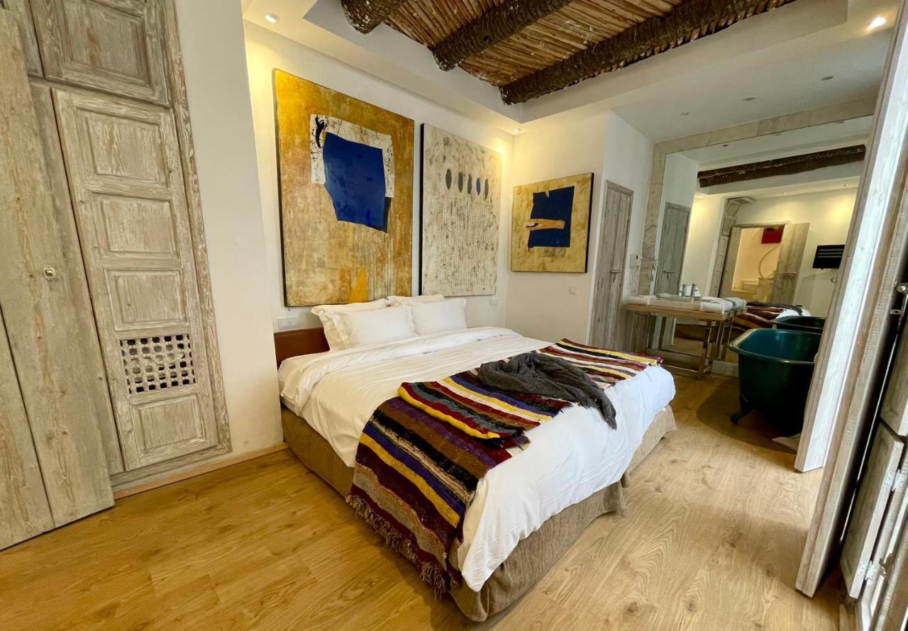 Riad Bck Art