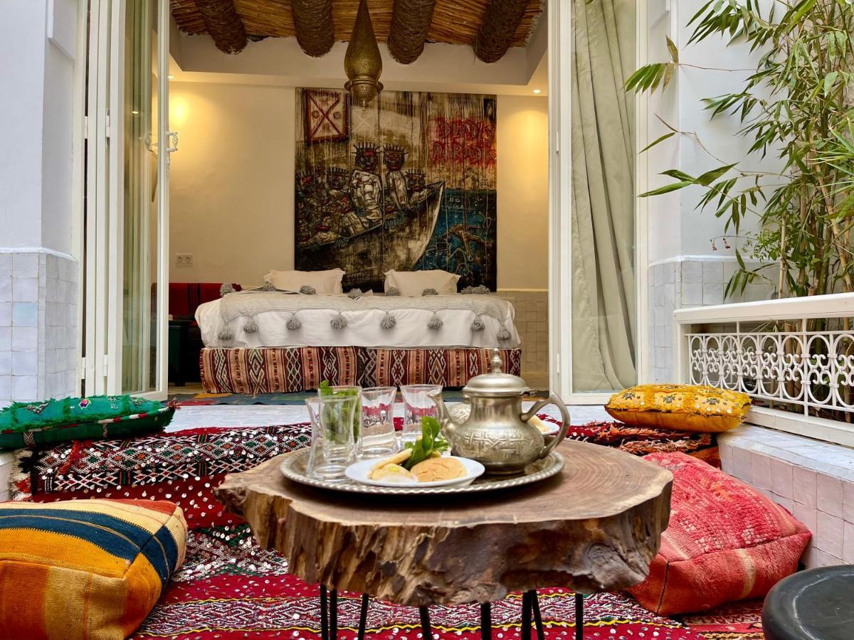 Bck Art Riad