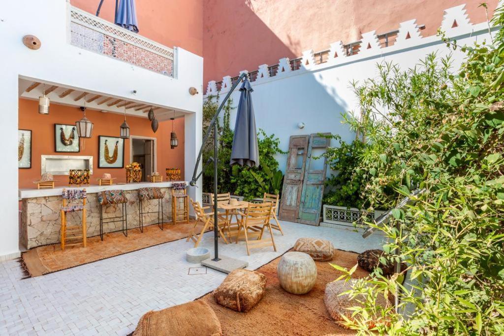 Riad Bck Art