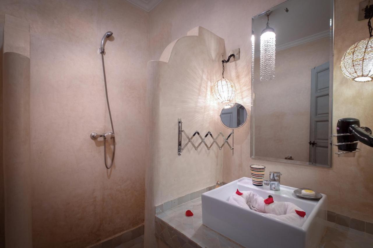 Oriental Awatif36 Riad