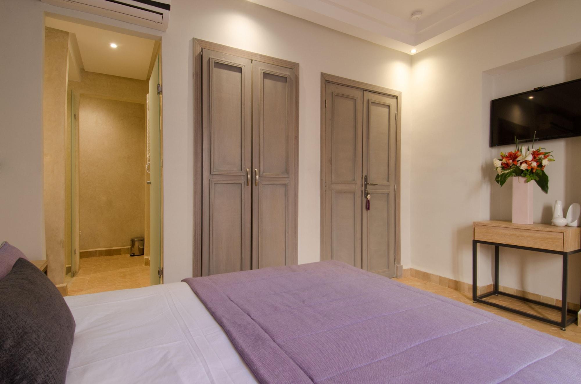 Couette-café Ayni 4*